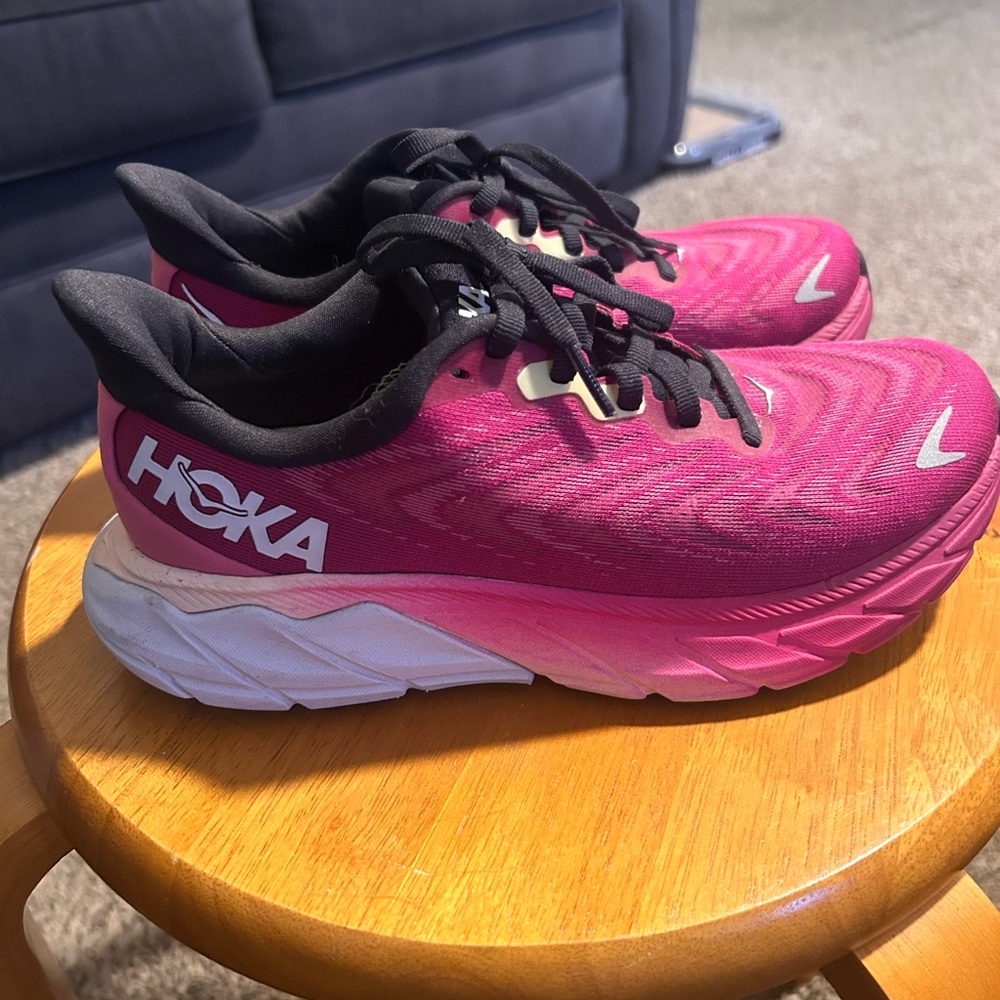 Hoka Arahi 6 Fuchsia Althletic Running Shoes